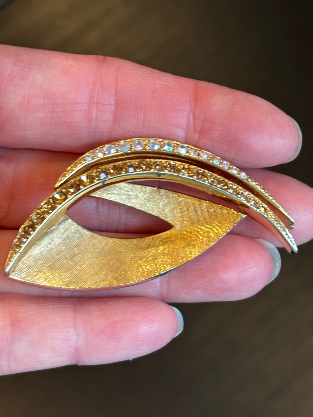 Avon Gold Tone Brooch With Rhinestone Details